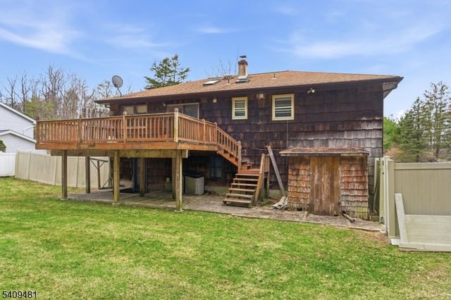 9 Hemlock Dr, Franklin Boro, NJ 07416