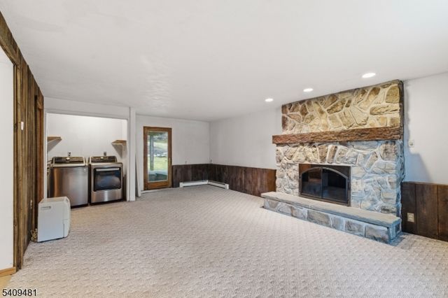 9 Hemlock Dr, Franklin Boro, NJ 07416