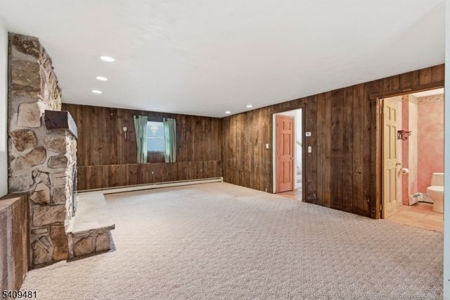 9 Hemlock Dr, Franklin Boro, NJ 07416