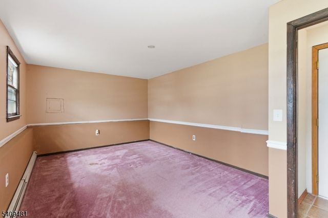 9 Hemlock Dr, Franklin Boro, NJ 07416