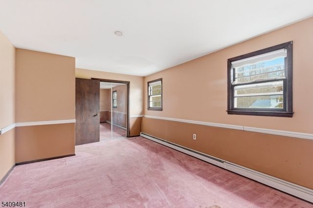 9 Hemlock Dr, Franklin Boro, NJ 07416