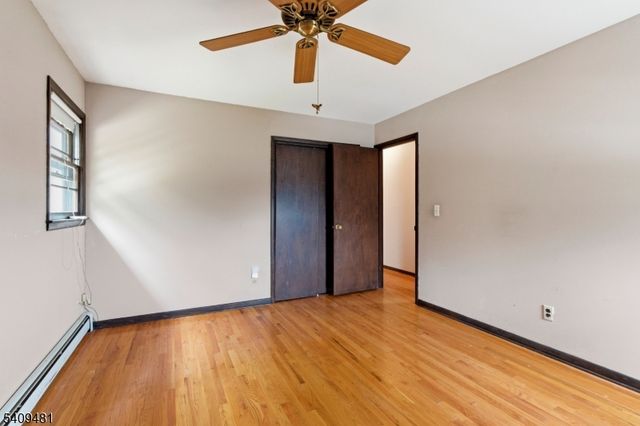 9 Hemlock Dr, Franklin Boro, NJ 07416