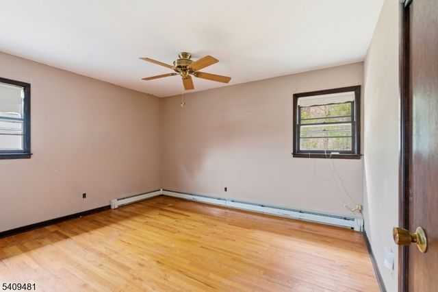 9 Hemlock Dr, Franklin Boro, NJ 07416