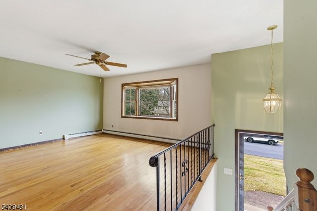 9 Hemlock Dr, Franklin Boro, NJ 07416