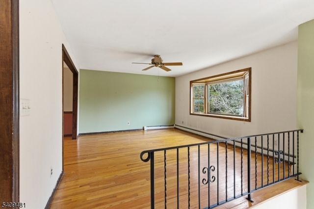 9 Hemlock Dr, Franklin Boro, NJ 07416