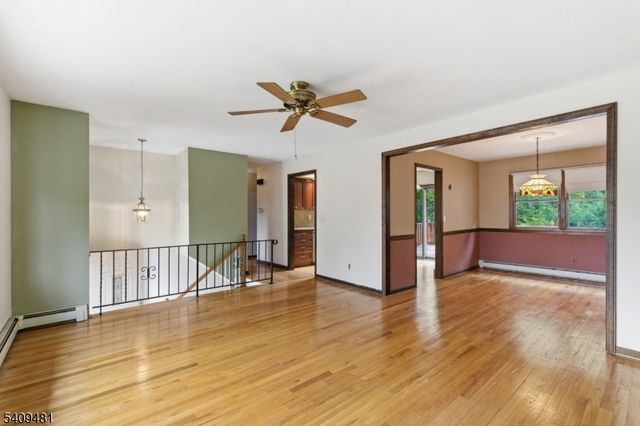 9 Hemlock Dr, Franklin Boro, NJ 07416