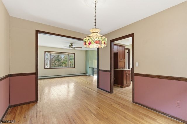 9 Hemlock Dr, Franklin Boro, NJ 07416