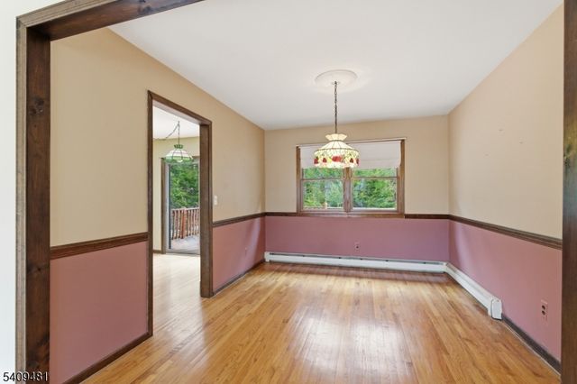 9 Hemlock Dr, Franklin Boro, NJ 07416