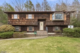 9 Hemlock Dr, Franklin Boro, NJ 07416