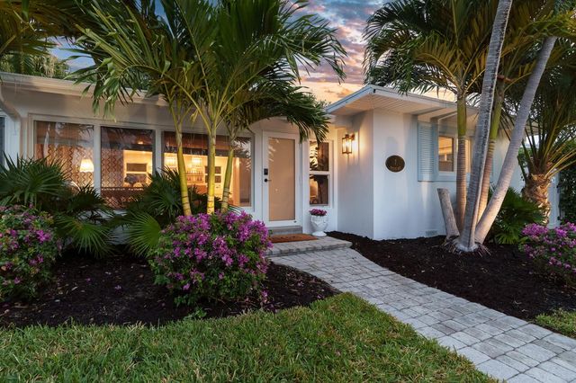 7 Fayette Drive, Boynton Beach, FL 33435