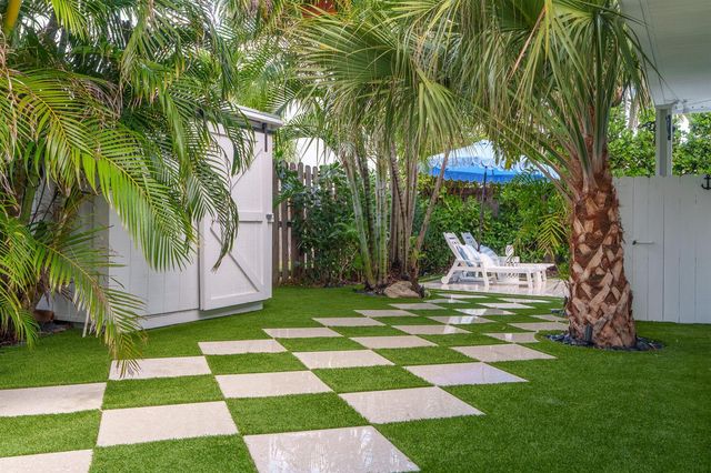 7 Fayette Drive, Boynton Beach, FL 33435