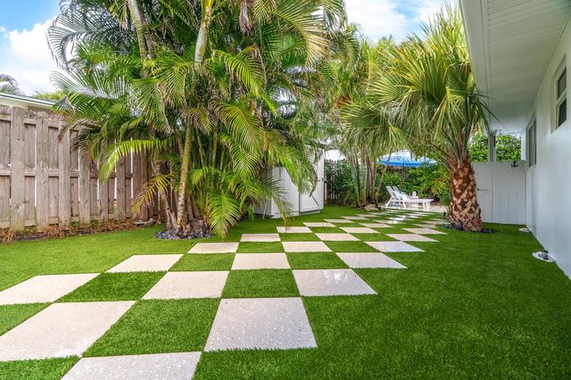 7 Fayette Drive, Boynton Beach, FL 33435