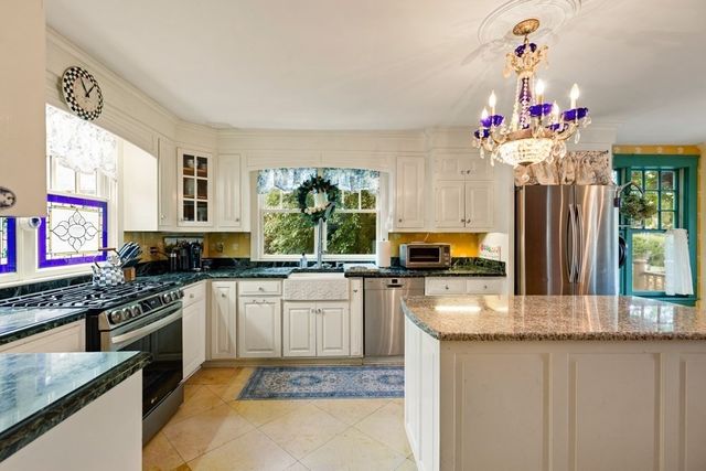 50 Chestnut St, Lynnfield, MA 01940