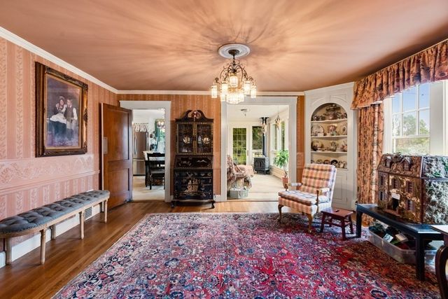 50 Chestnut St, Lynnfield, MA 01940