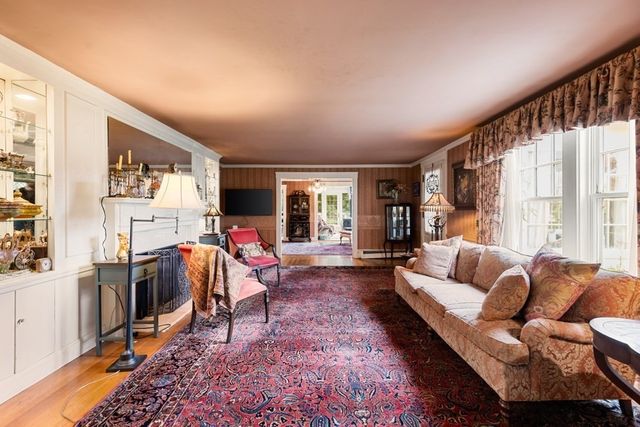 50 Chestnut St, Lynnfield, MA 01940