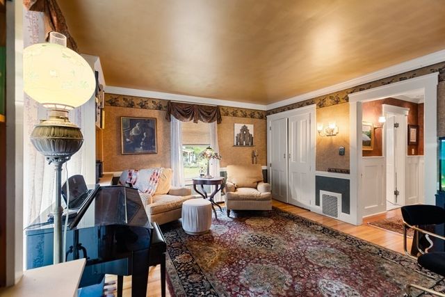 50 Chestnut St, Lynnfield, MA 01940