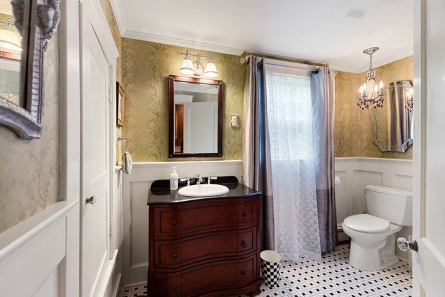 50 Chestnut St, Lynnfield, MA 01940