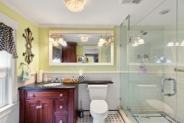 50 Chestnut St, Lynnfield, MA 01940