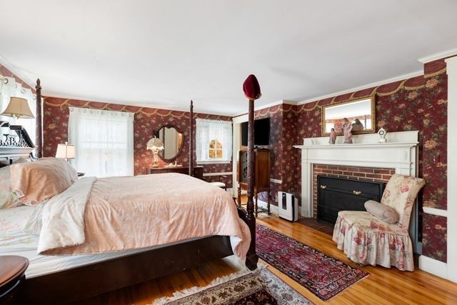 50 Chestnut St, Lynnfield, MA 01940