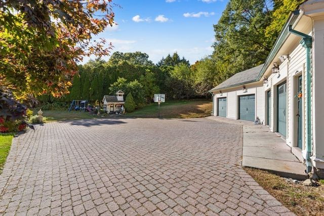 50 Chestnut St, Lynnfield, MA 01940
