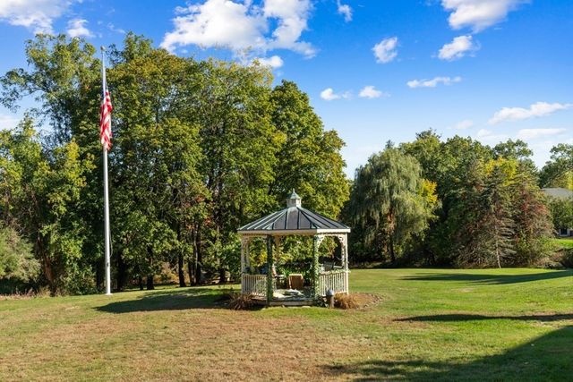 50 Chestnut St, Lynnfield, MA 01940