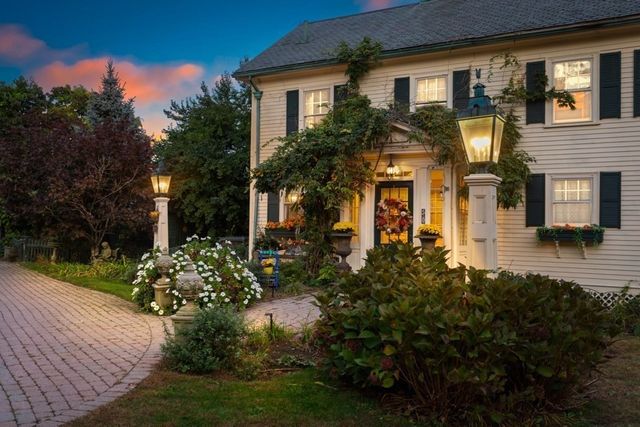 50 Chestnut St, Lynnfield, MA 01940