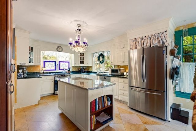 50 Chestnut St, Lynnfield, MA 01940