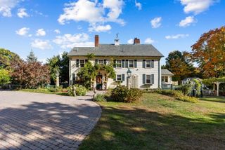 50 Chestnut St, Lynnfield, MA 01940