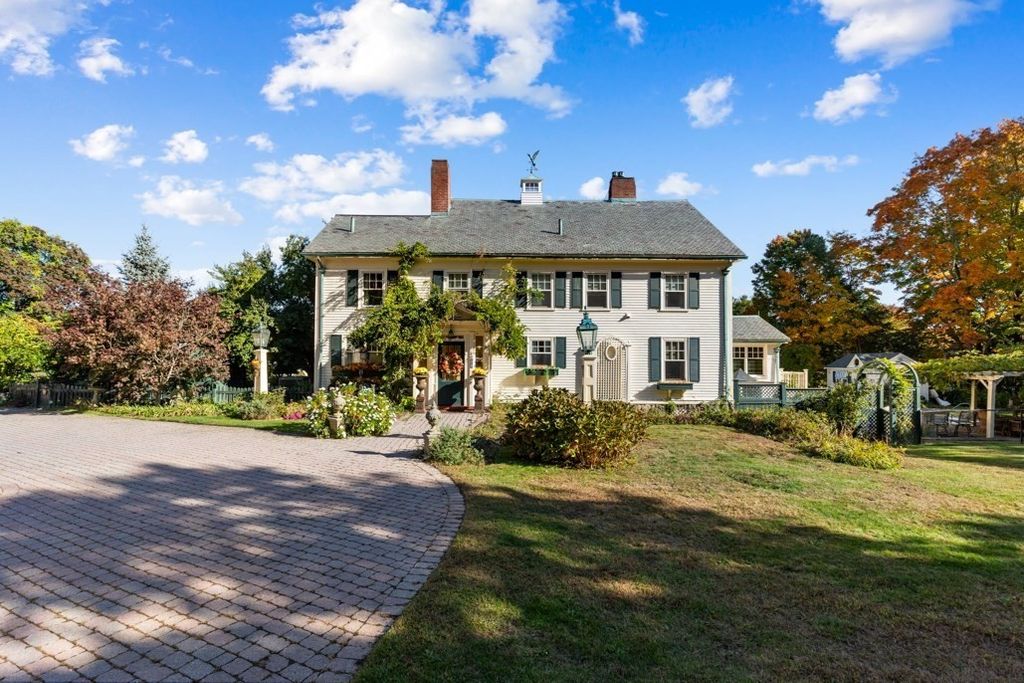 50 Chestnut St, Lynnfield, MA 01940