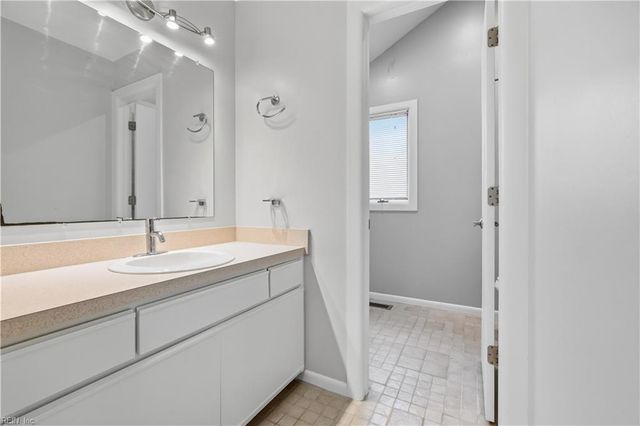 4165 Stonebridge LNDG, Chesapeake, VA 23321