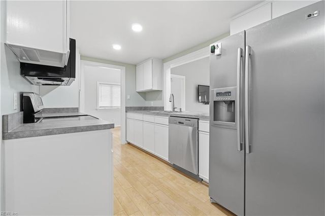 4165 Stonebridge LNDG, Chesapeake, VA 23321