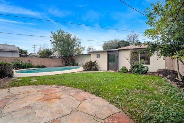 8211 Louise Avenue, Northridge, CA 91325