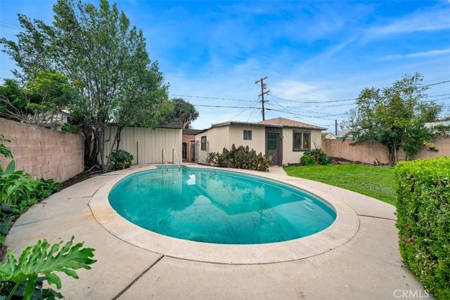 8211 Louise Avenue, Northridge, CA 91325