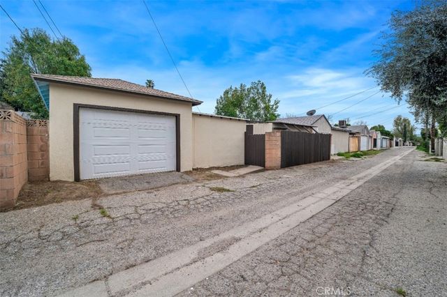 8211 Louise Avenue, Northridge, CA 91325