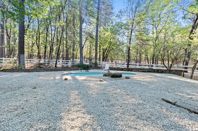 26997 Lookout Mountain Road, Oak Run, CA 96069