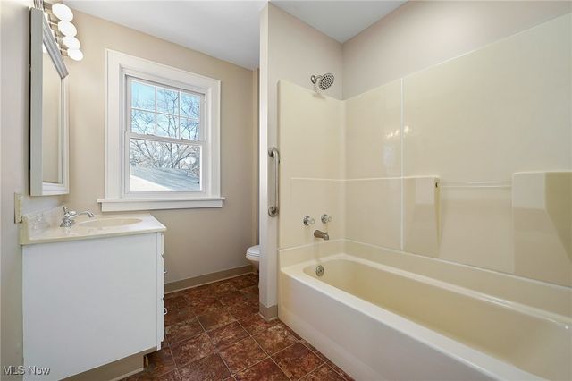 7373 N Lima Road, Poland, OH 44514