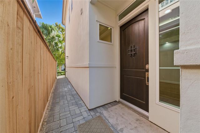 805 Birdsall Street, Houston, TX 77007