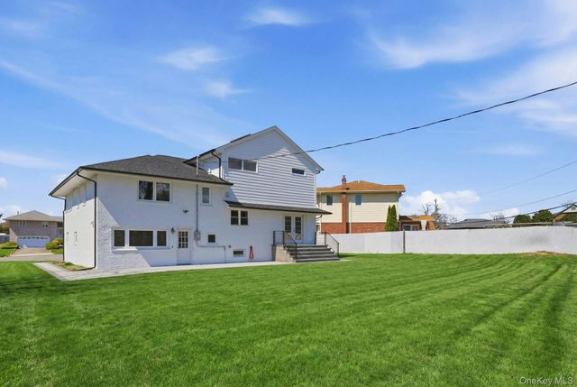 2040 Wellington Court, Westbury, NY 11590