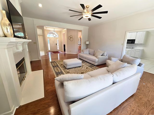 210 Deauville Drive, Maumelle, AR 72113