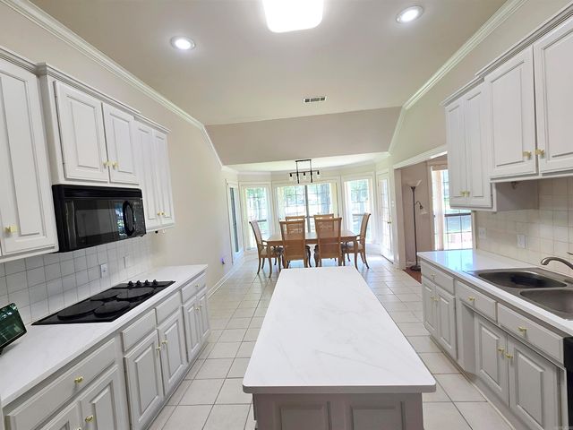 210 Deauville Drive, Maumelle, AR 72113