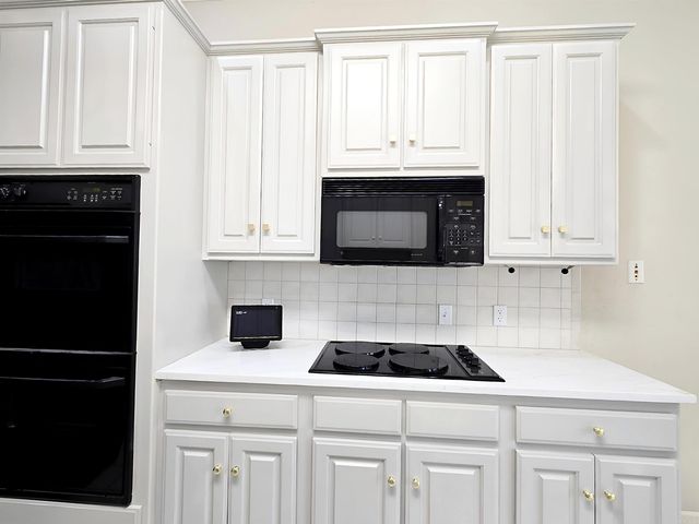 210 Deauville Drive, Maumelle, AR 72113