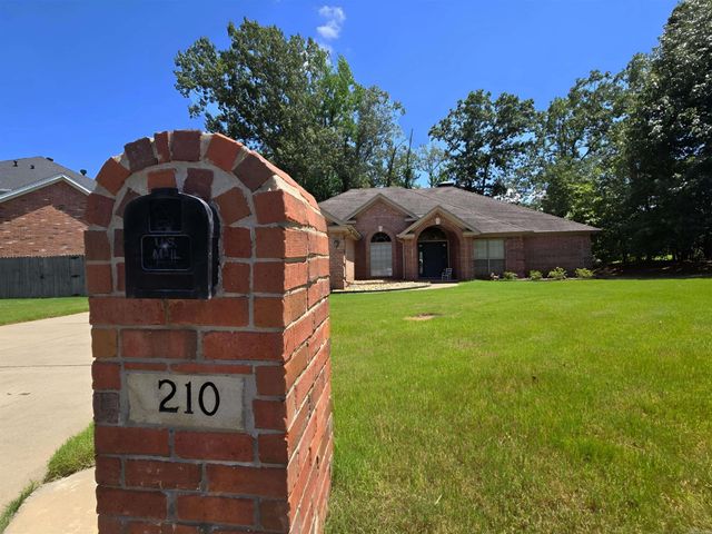 210 Deauville Drive, Maumelle, AR 72113