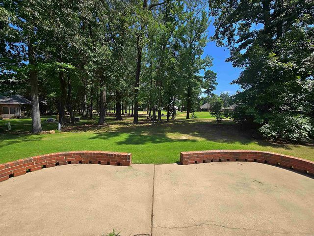 210 Deauville Drive, Maumelle, AR 72113