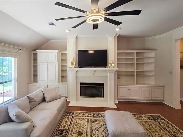210 Deauville Drive, Maumelle, AR 72113