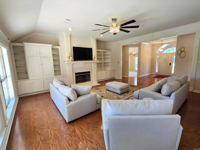 210 Deauville Drive, Maumelle, AR 72113
