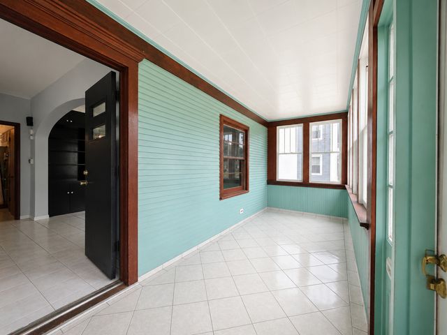 506 Barrett Street, Elgin, IL 60120