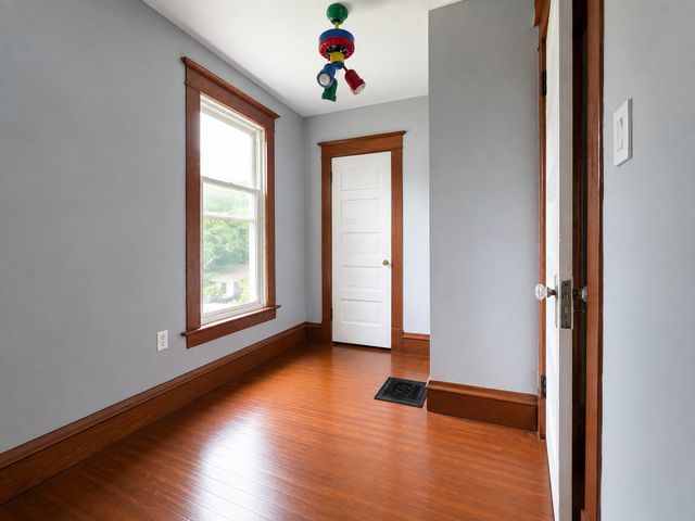 506 Barrett Street, Elgin, IL 60120