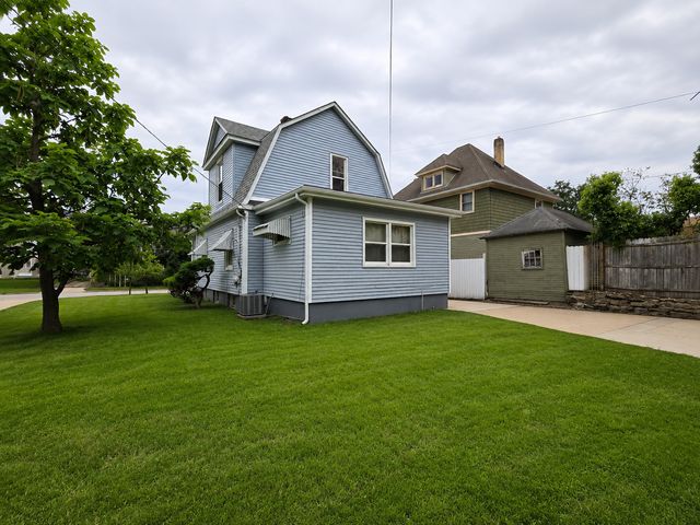 506 Barrett Street, Elgin, IL 60120