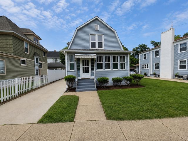 506 Barrett Street, Elgin, IL 60120