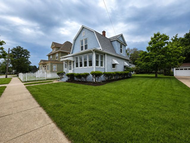 506 Barrett Street, Elgin, IL 60120